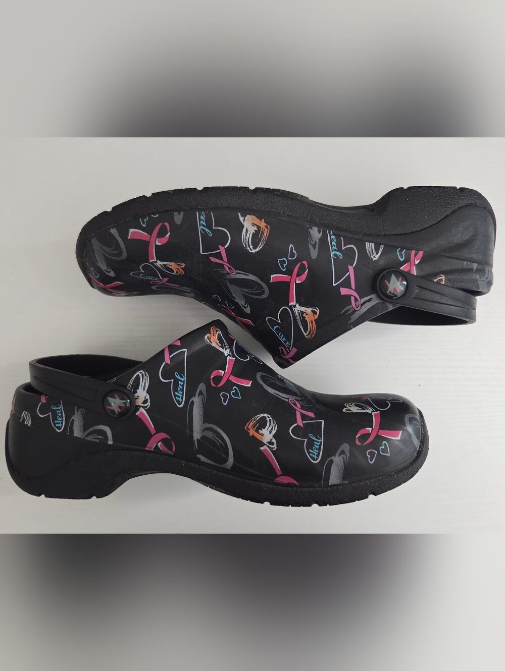 Size 7 Slip Resistant Clogs
